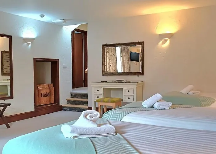 The Black Bull And Estalagem 2*